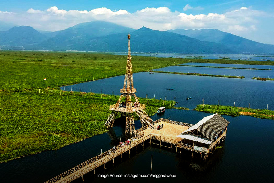Melipir ke Radesa Wisata di Tuntang, Ada Menara Eiffel di Tengah Sawah