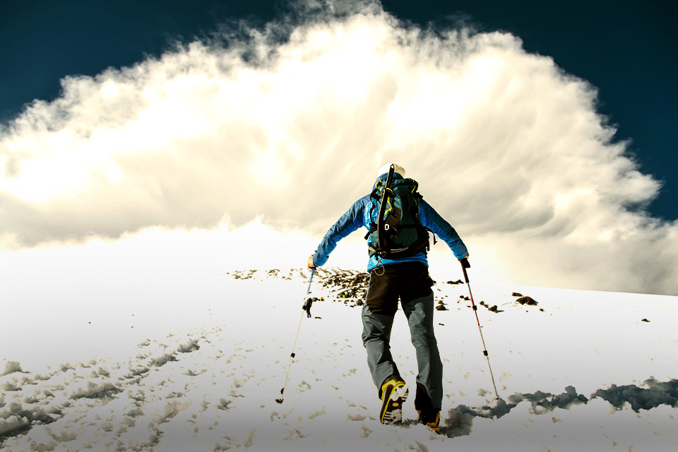 Pertolongan Pertama untuk Mengatasi Masalah Kesehatan Saat Pendakian