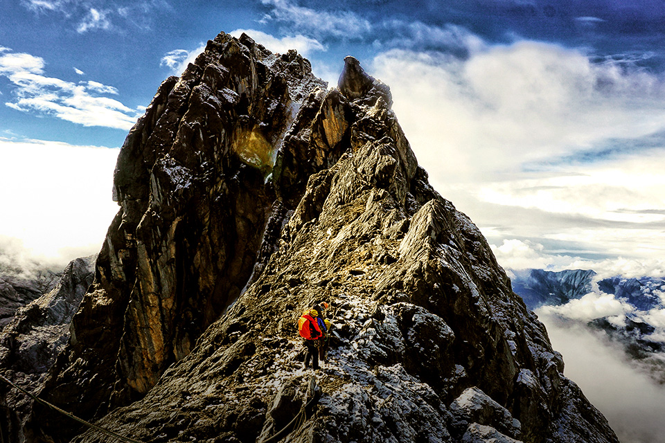 Pilihan Jalur Pendakian Menuju Puncak Jaya atau Carstensz Pyramid