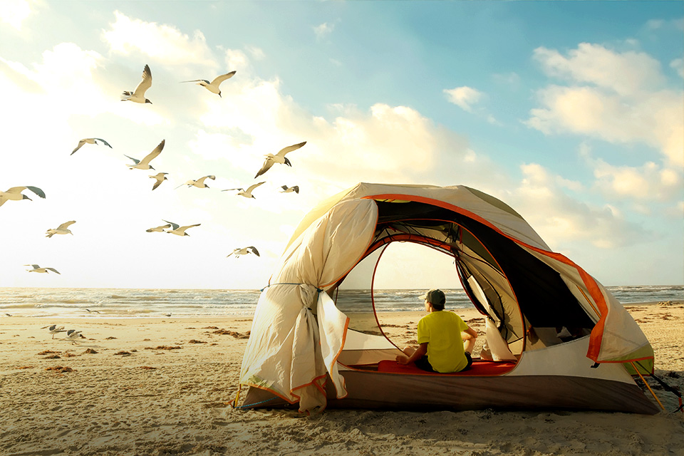 Camping di Pantai Juga Asyik Bro! Perlengkapan Ini Jangan Lupa Dibawa