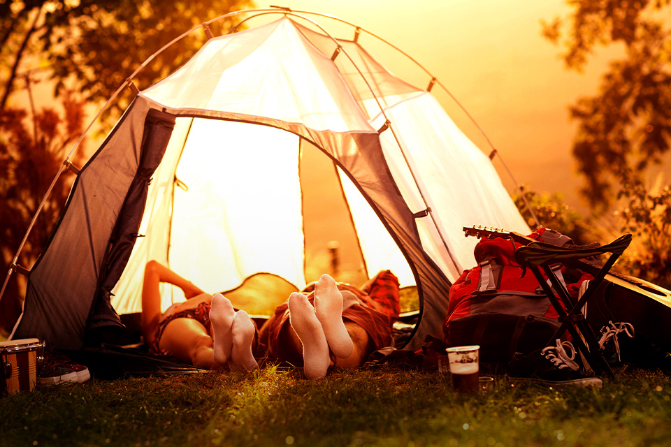 5 Tips Tidur Nyenyak Saat Camping
