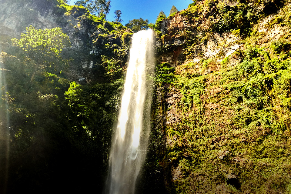 Sederet Objek Wisata di Indonesia yang Lekat dengan Legenda Kisah Cinta