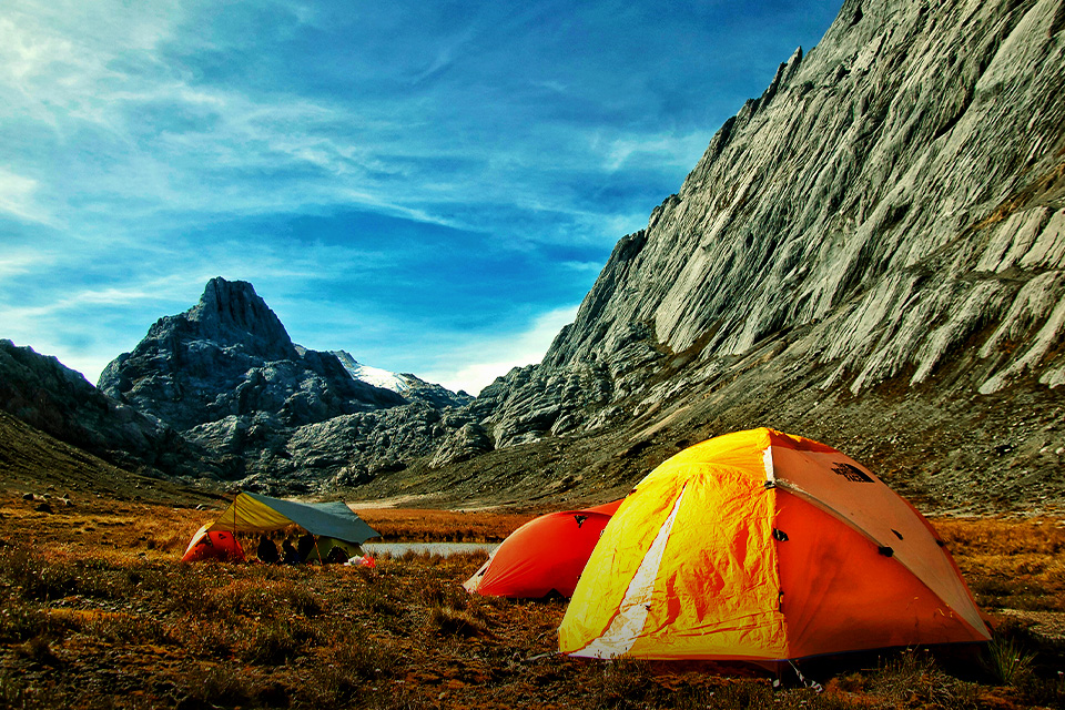 Bangun Tenda di Gunung Harus Perhatikan Kontur Tanahnya Ya, Bro! 