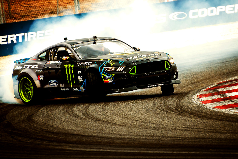 7 Adu Balap Mobil yang Bikin Menantang