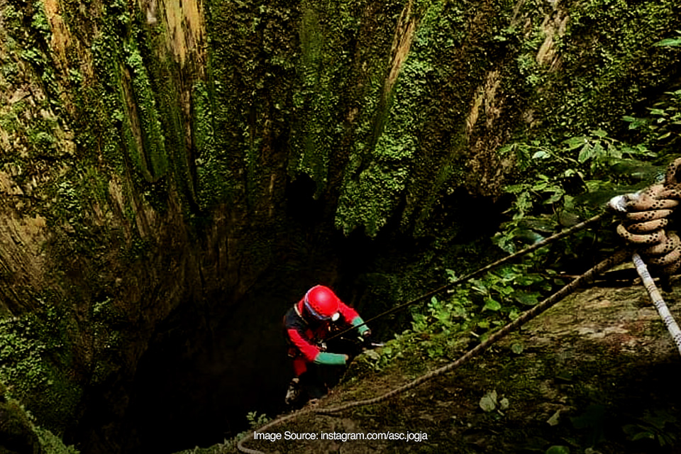 Hatusaka, Gua Vertikal yang Punya Kedalaman Luar Biasa! 