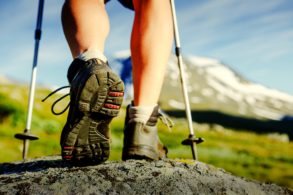 4 Jenis Alas Kaki yang Nyaman Buat Mendaki Gunung