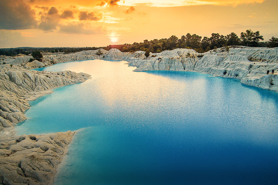 Kolong Biru, Danau Menakjubkan di Pulau Bangka