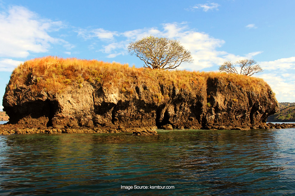 Destinasi Eksotis di NTB, Ada Pulau yang Dihuni Ratusan Ular