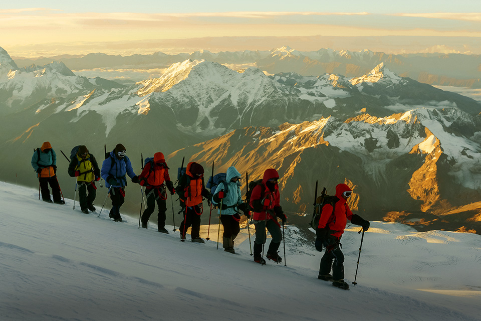 Mau Mendaki Gunung di Antartika? Jangan Lupa Bawa Turun Feses Lo, Bro!