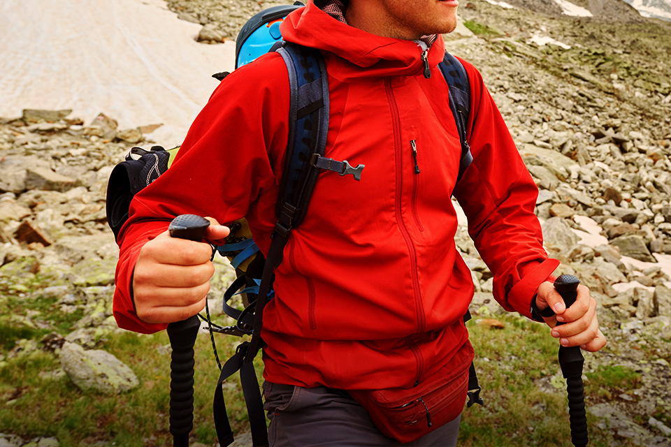Gaya Pakaian yang Bikin Lo Tetap Keren Saat Naik Gunung