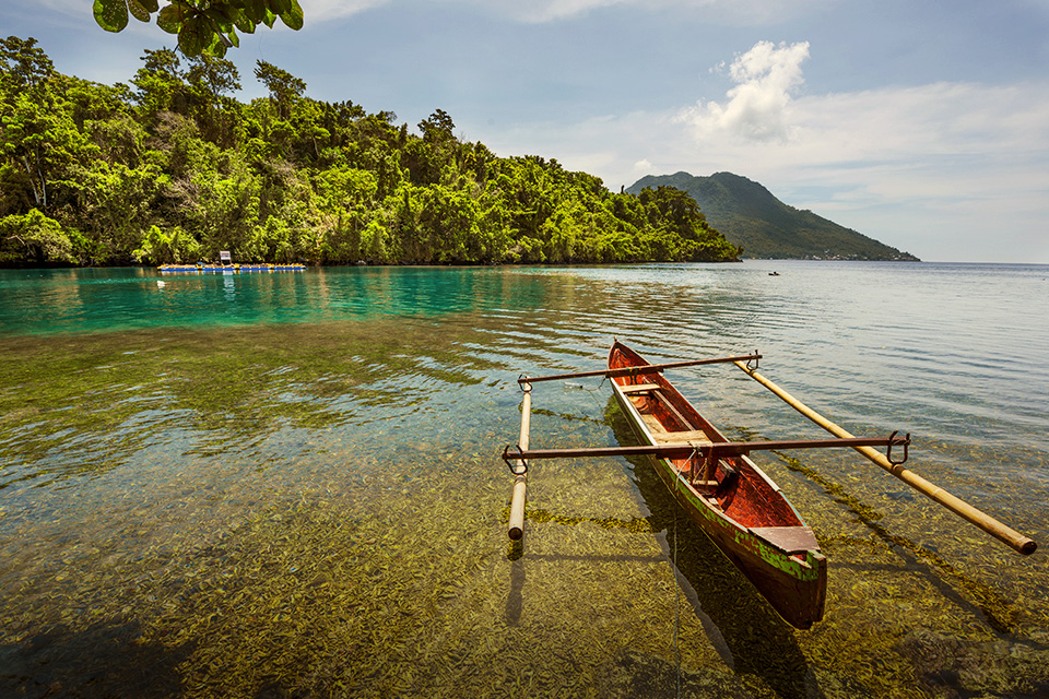 Pesona Pantai Sulamadaha yang Menenangkan di Pulau Ternate