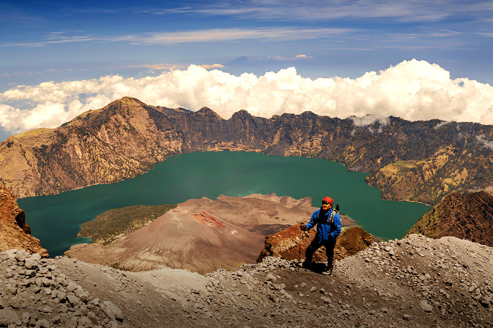 Jangan Sampai Di-Blacklist, Yuk Lihat Lagi Nih Aturan Naik Gunung Rinjani
