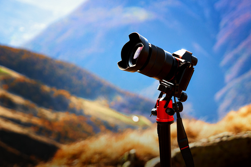 Tips Bawa Kamera Saat Naik Gunung Biar Nggak Berembun