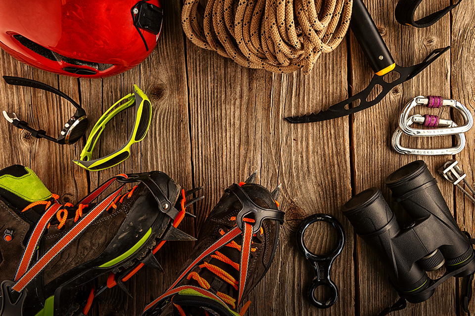 8 Perlengkapan Rock Climbing yang Harus Lo Punya Sebelum Coba!