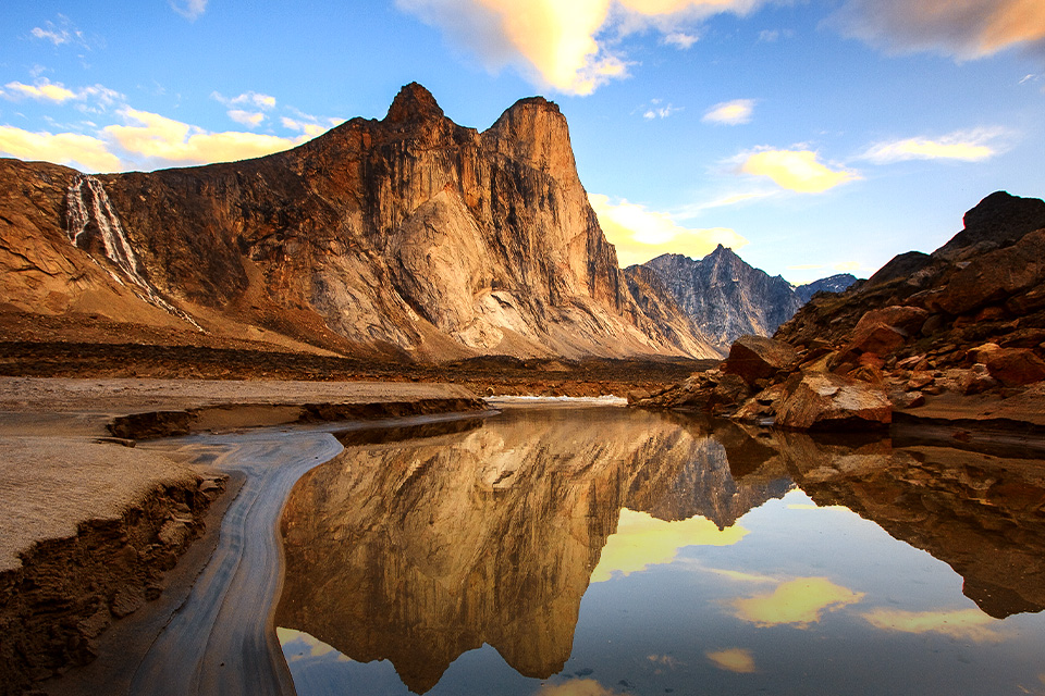 Gunung Thor Punya Tebing Vertikal Paling Terjal di Dunia, Bro!