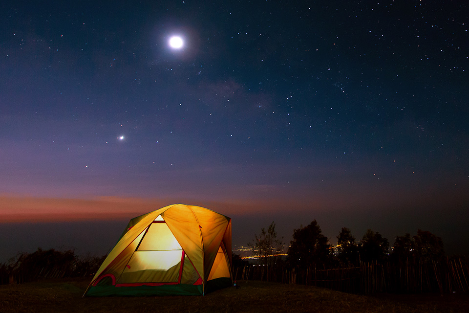 Bukit Alesano, Tempat Camping dengan Gemerlap Cahaya Kota Bogor