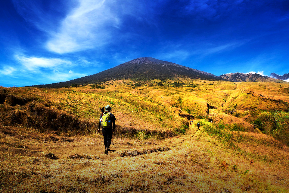 Tips Mendaki Rinjani, Salah Satu Gunung Paling Cantik di Indonesia