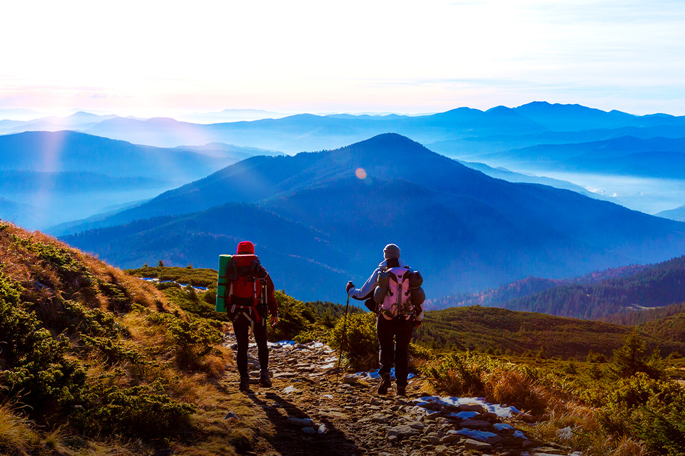 Catat Nih, Panduan Naik Gunung Buat Lo yang Udah Lama Nggak Mendaki
