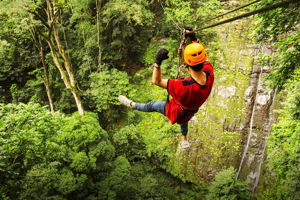 Seru Nih Bro! Main Flying Fox di Air Terjun Sri Gethuk Gunung Kidul