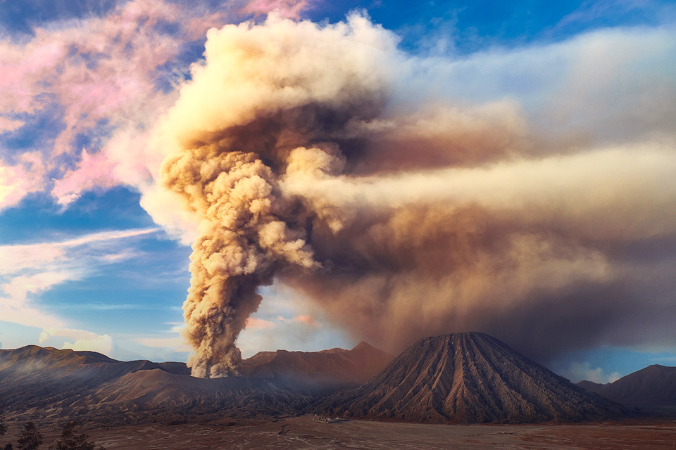 Fenomena Alam yang Biasanya Terjadi Sebelum Gunung Berapi Erupsi