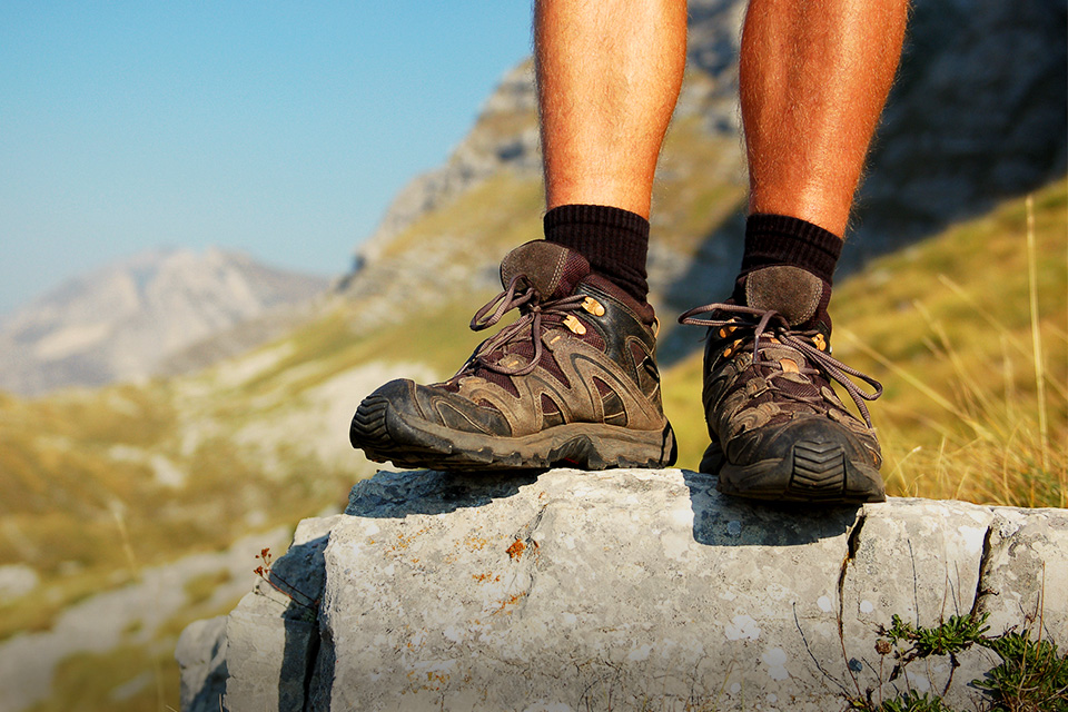 Jangan Keliru Pilih Sepatu Buat Hiking Ya Bro! Ini Tipsnya