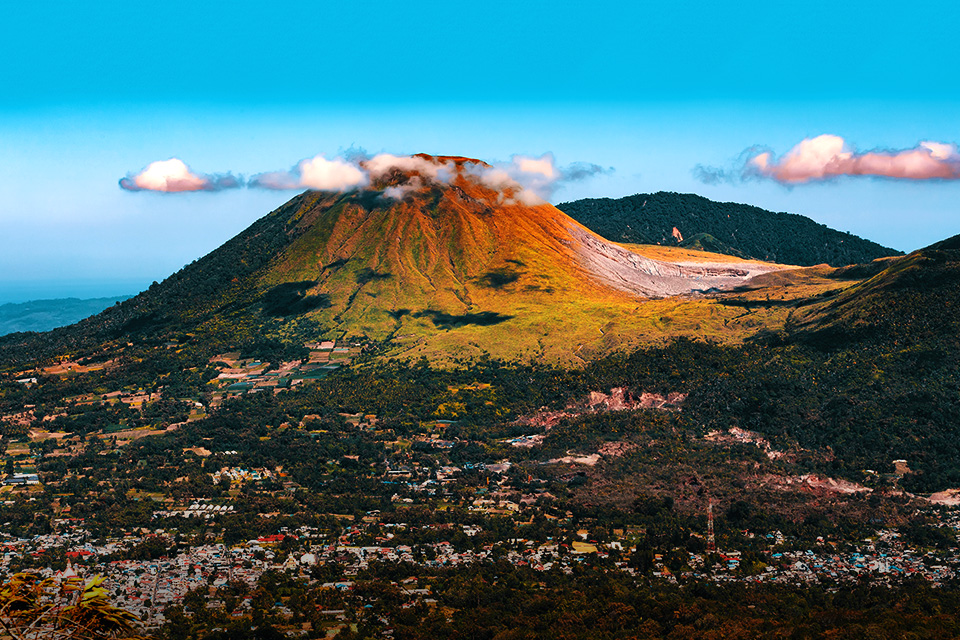 Pesona Gunung Mahawu yang Ramah Bagi Para Pendaki