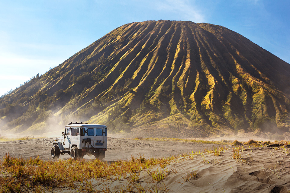 Sudah Coba Belum Hiking Pakai Mobil? Seru Juga Lho, Bro!