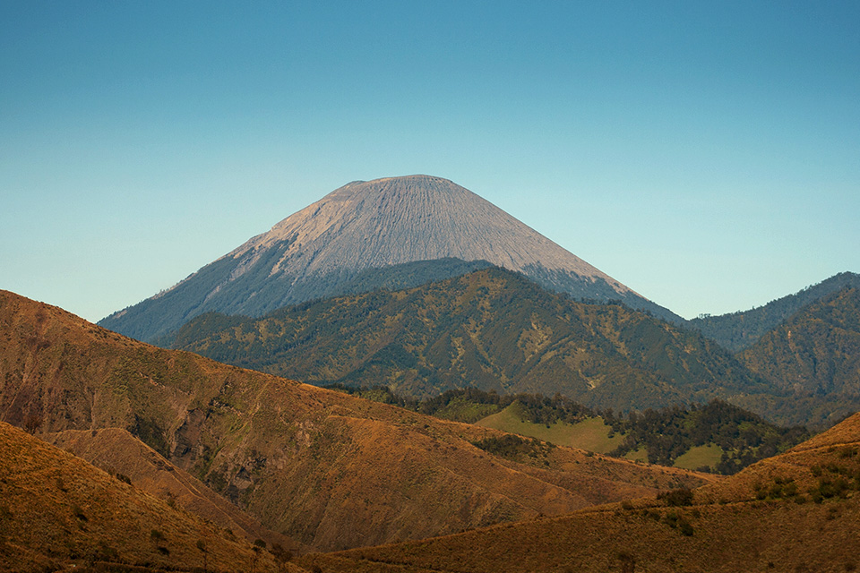 Fakta Menarik Gunung Semeru yang Belum Banyak Diketahui 