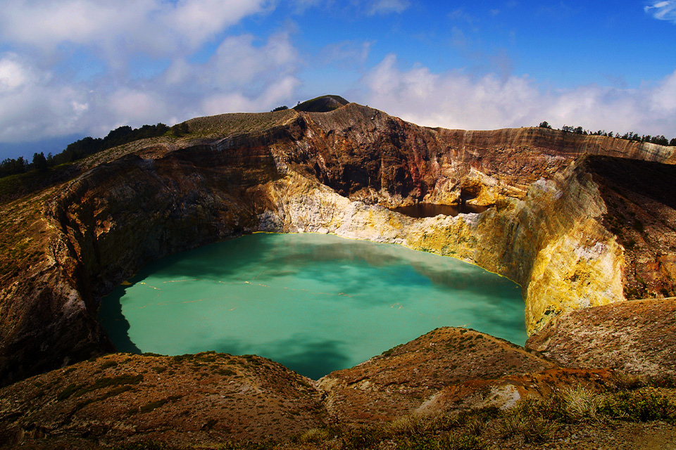 Wisata Kawah yang Bakal Bikin Lo Terkagum, Bro!