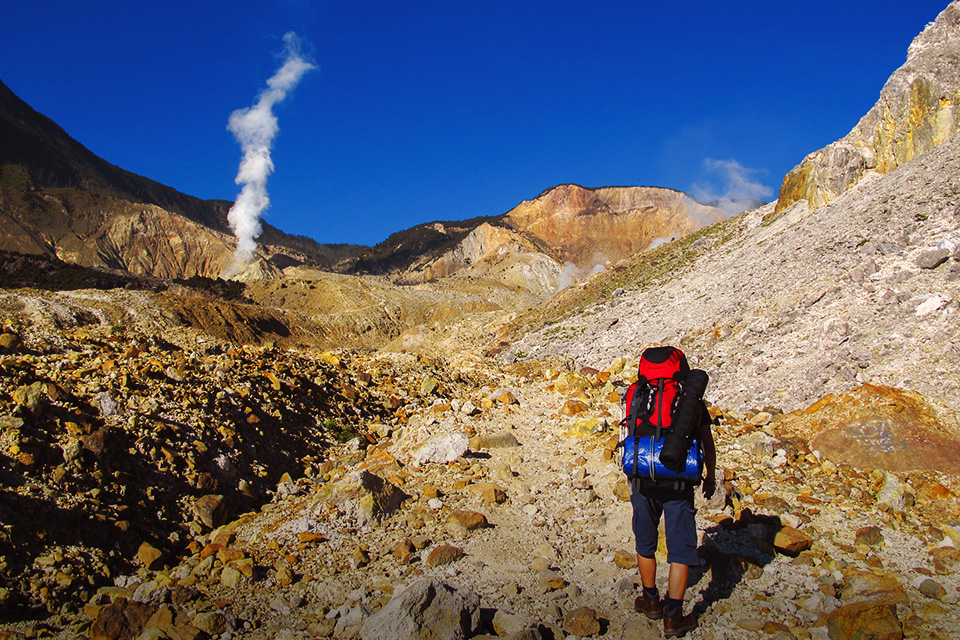 Buat Pendaki, Lo Harus Tahu Faktor Penentu Tingkat Kesulitan dari Gunung