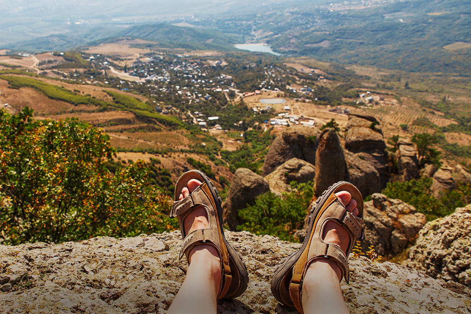 Mengenal Spesifikasi Sandal Gunung dengan Kualitas Terbaik