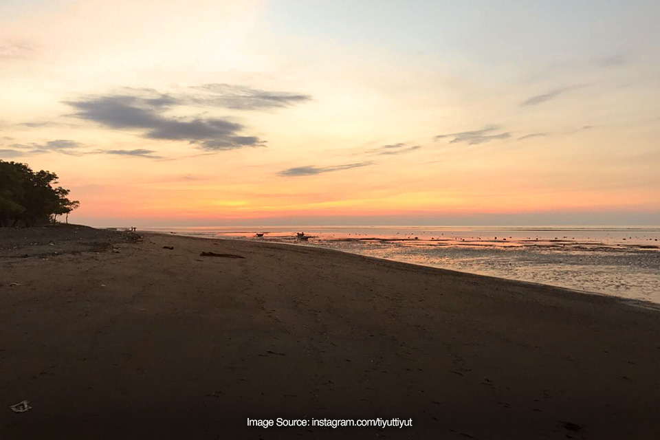 Deretan Pantai di Malaka yang Punya Sunrise Indah Banget!