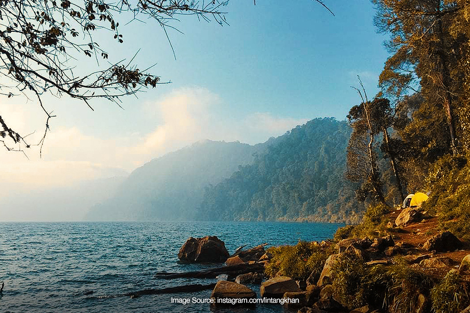 Menikmati Kabut Pagi di Danau Gunung Tujuh Kerinci