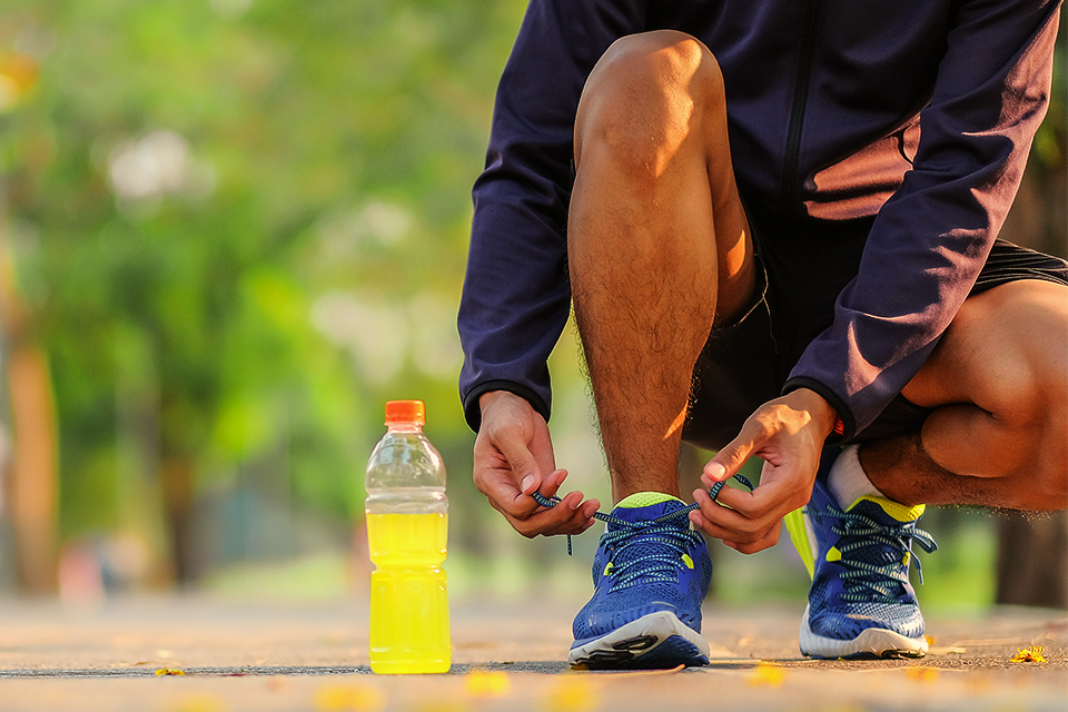 Minuman yang Sebaiknya Nggak Dikonsumsi Sebelum Berolahraga