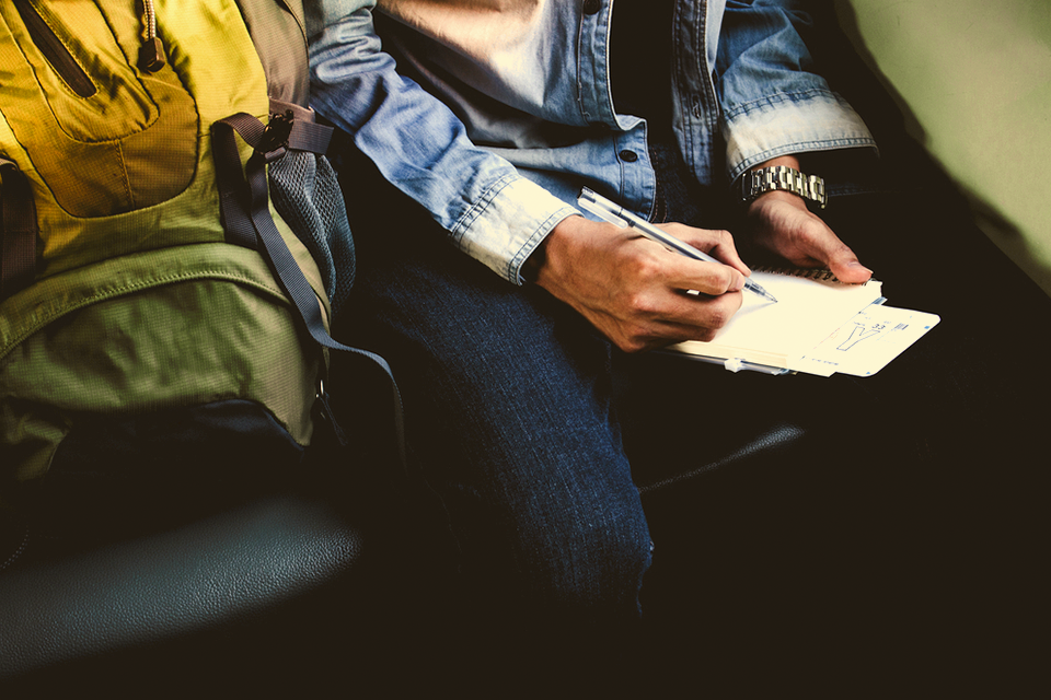 Abadikan Momen Traveling dengan Menulis Travel Journal, Bro!