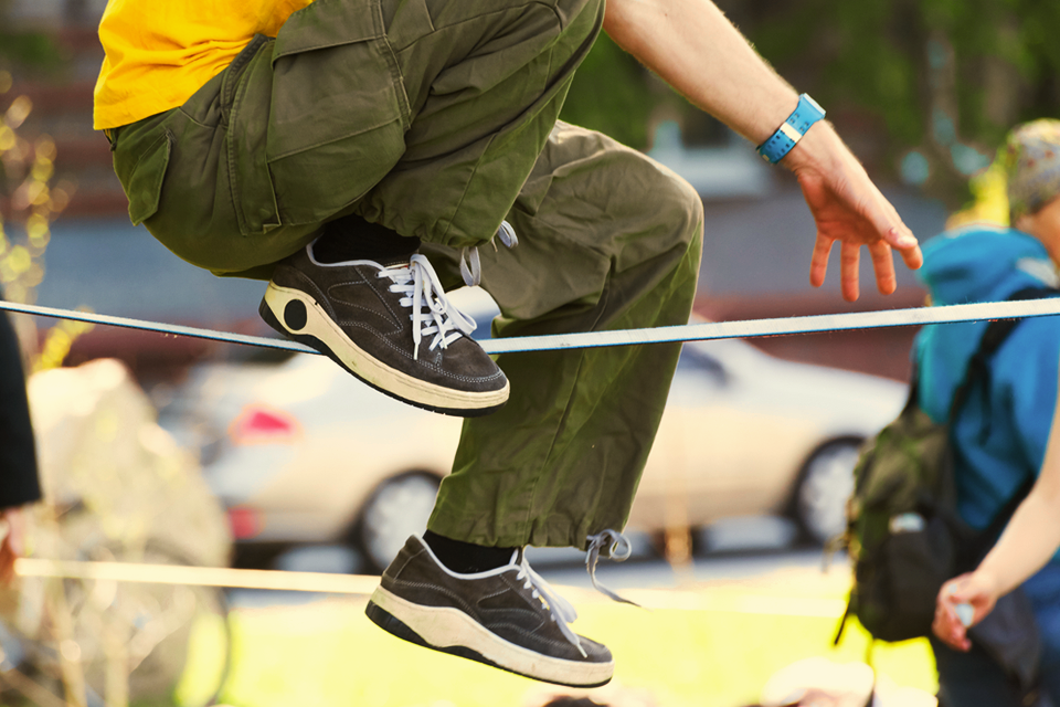 Trickline vs HighLine, Lebih Ekstrem Mana? Trickline vs HighLine, Lebih Ekstrem Mana?