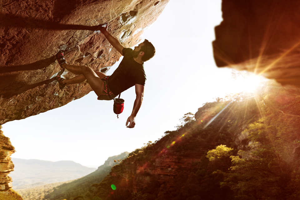 Risikonya Besar! Ini Bro Tips Free Climbing yang Harus Lo Tahu