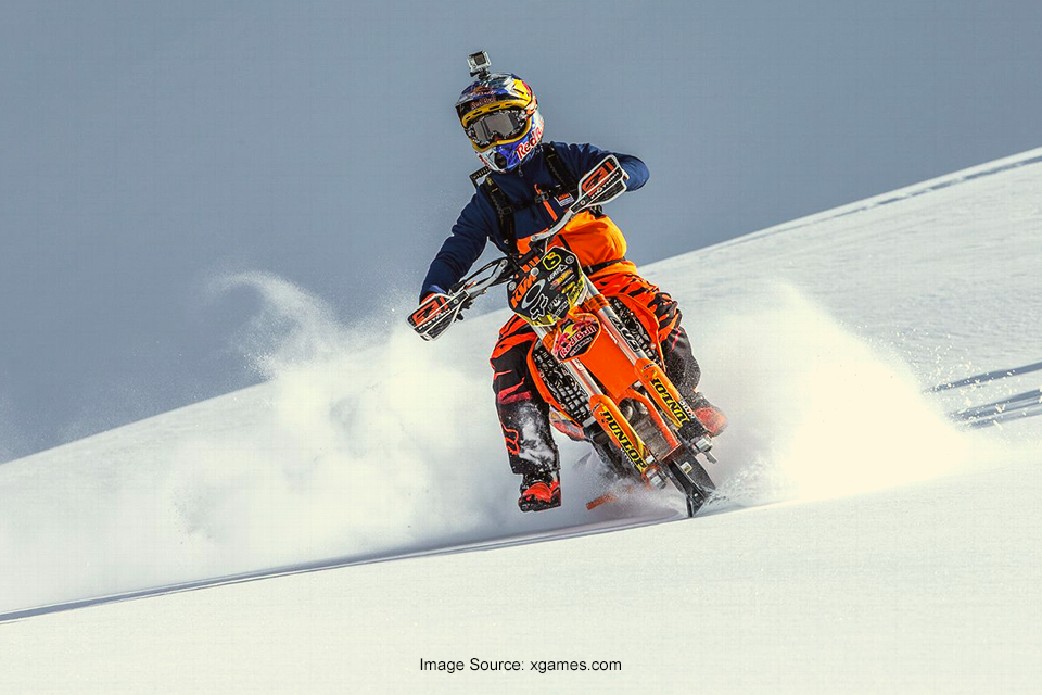 Gokil Nih Bro! Freestyle 'Motocross' Tapi di Salju