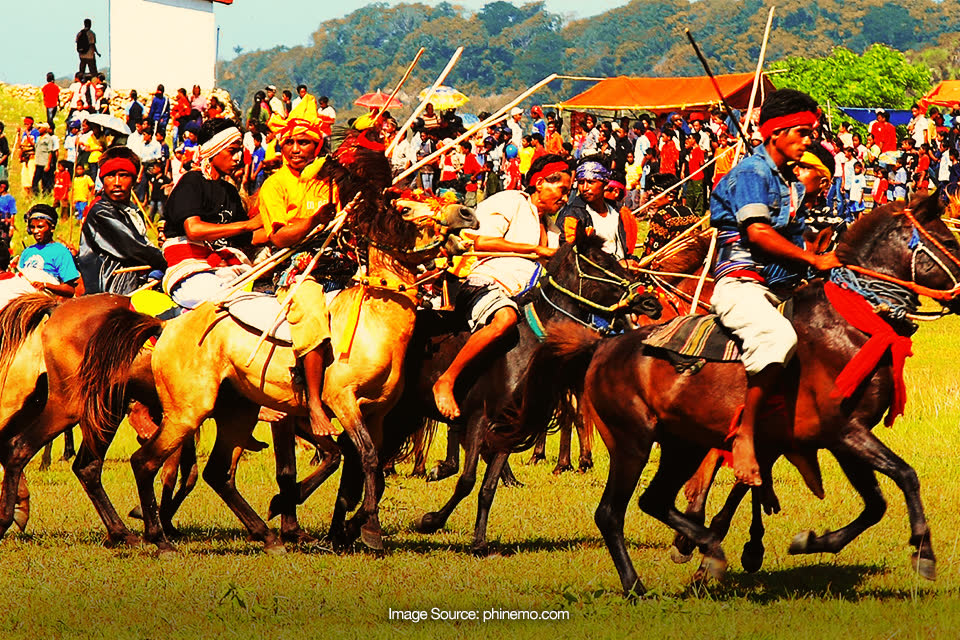 Mengenal Tradisi Perang Pasola di Sumba Barat yang Bikin Tegang