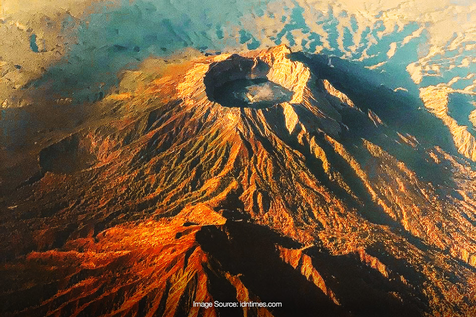 Nggak Cuma Raung, Ini 5 Gunung yang Aktif di Awal 2021!