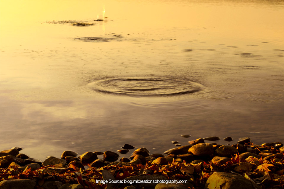 Seru Nih! Main Stone Skipping Kalau Lagi Camping Dekat Sungai