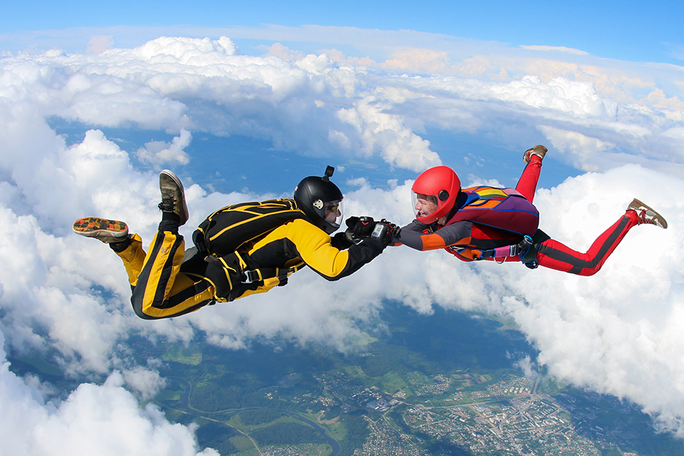 Pemula Harus Tahu Peralatan Ini Biar Aman Main Skydiving
