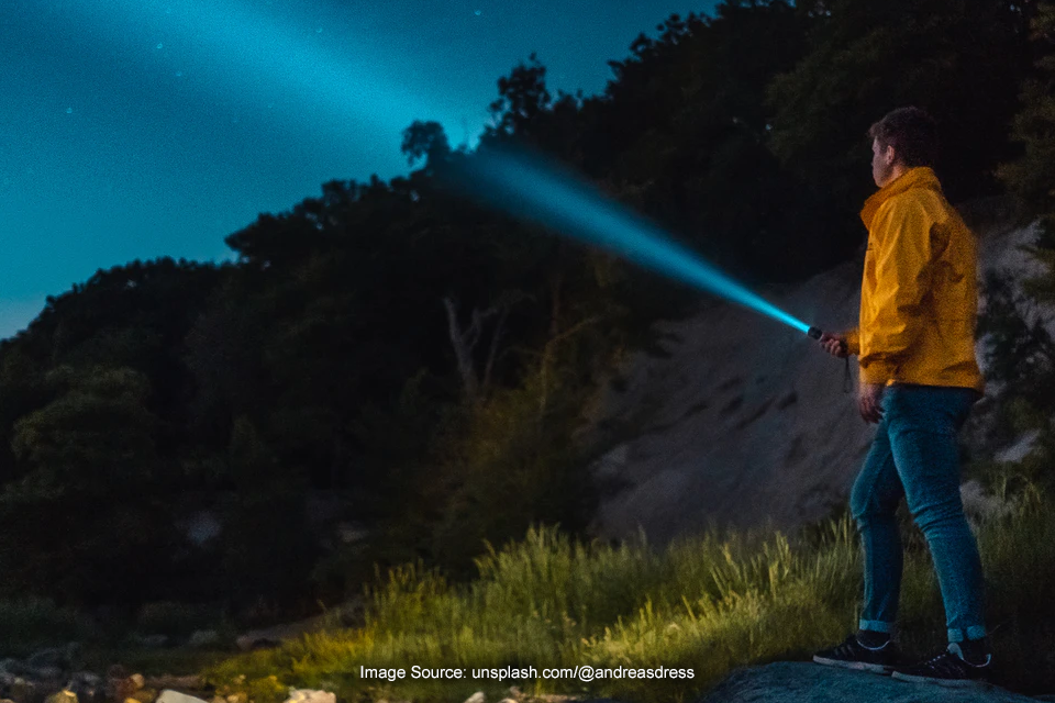 Pilihan Jenis Lampu yang Wajib Dibawa Kalau Mau Camping