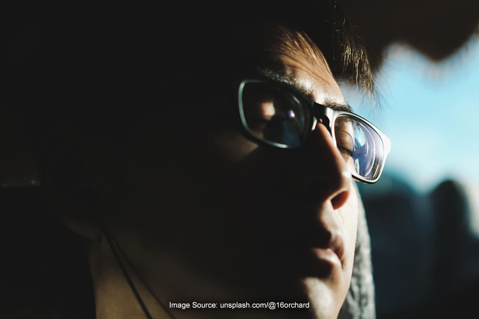 Bisa Tidur Nyaman Saat Perjalanan Naik Bus, Begini Tipsnya!