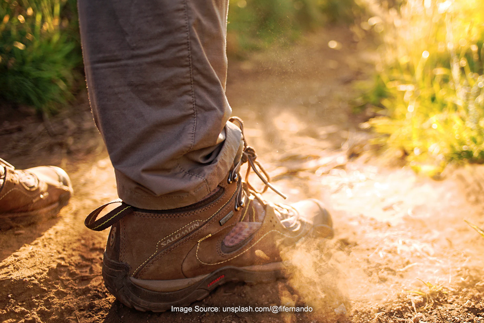 Begini Cara Antisipasi Kaki Melepuh Saat Hiking