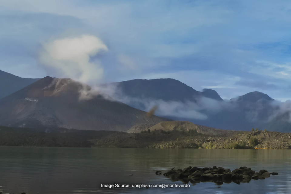 Raup Untung Jual 'PASIR' di Gunung Rinjani