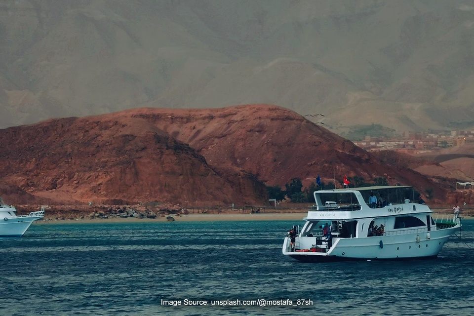 Lokasi Wisata Dekat Terusan Suez, Jalur Pelayaran Tersibuk Dunia
