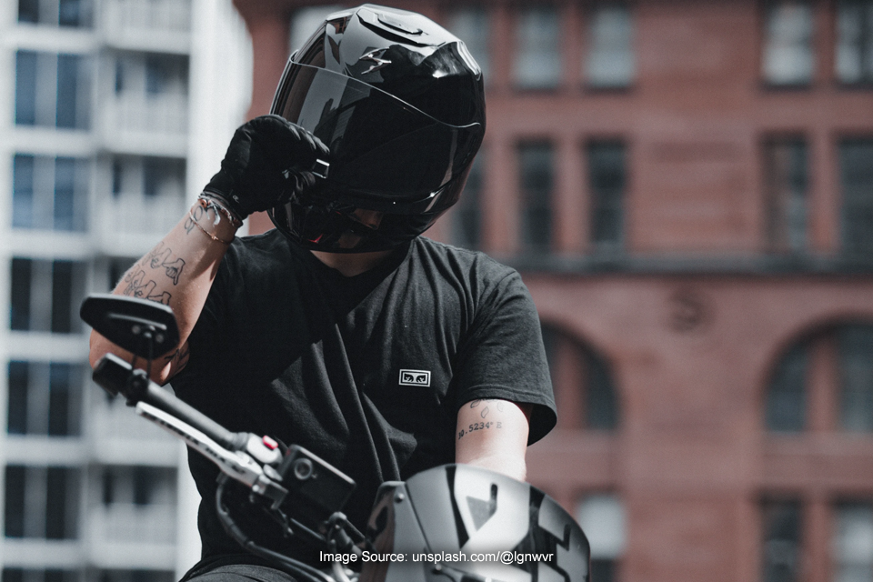 Tips Merawat Helm Full Face Biar Tetap Kinclong dan Wangi!