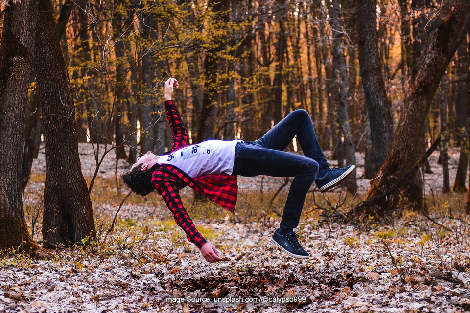 Cara Praktis Foto Levitasi Natural, Objek Melayang Tanpa Editing