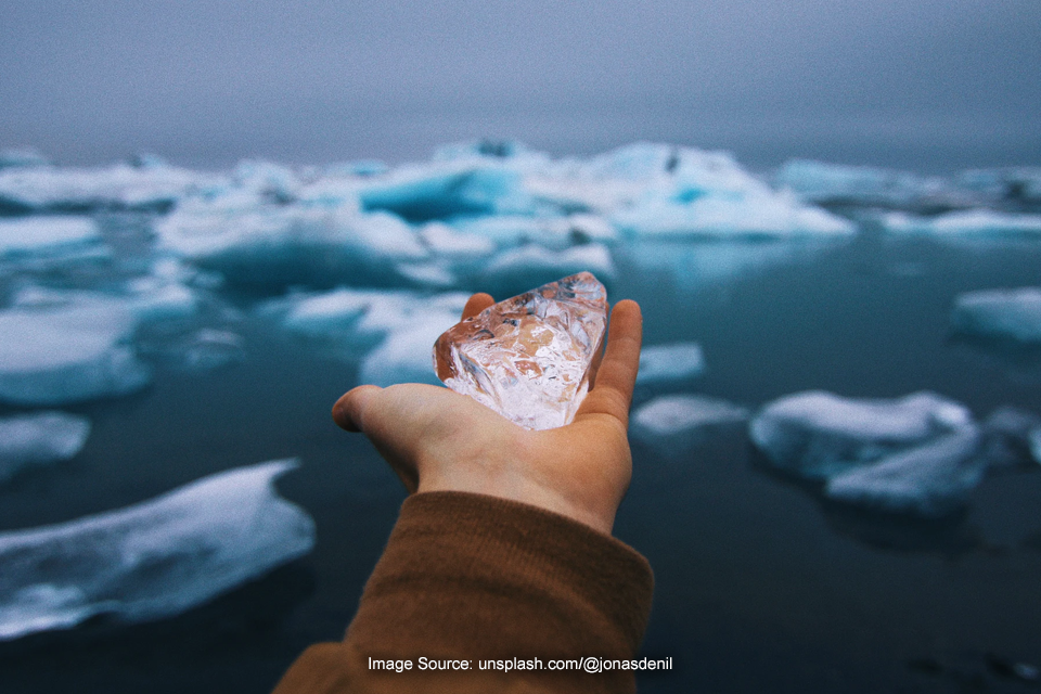 Unik dan Menarik, Ada Pantai Bertabur ‘Berlian’ di Islandia!